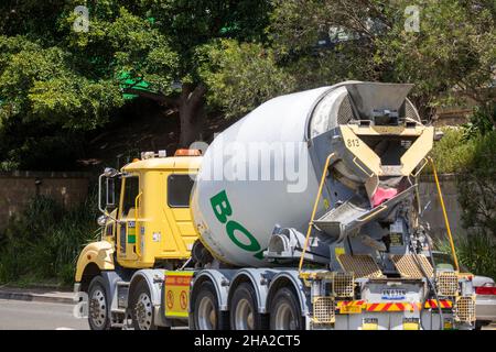 BORAL-Transportbetonwagen, der in Sydney, NSW, Australien geliefert wird Stockfoto