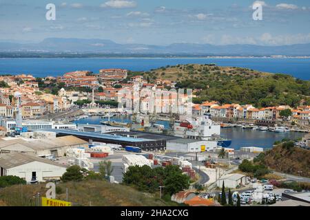 Port Vendres (Südfrankreich): Luftaufnahme des Hafens und der Stadt Stockfoto