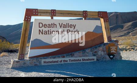 , - 02. Oktober 2016: Ein Poster, das den Death Valley National Park in Kalifornien in den USA zeigt Stockfoto