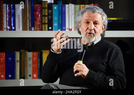 Turin, Italien. 03. Dezember 2021. Der Mathematiker Piergiorgio Odifreddi spricht während einer Veranstaltung im Rahmen des Festival del Classico. Kredit: Nicolò Campo/Alamy Live Nachrichten Stockfoto