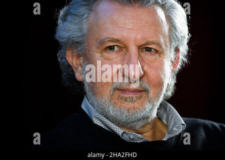 Turin, Italien. 03. Dezember 2021. Der Mathematiker Piergiorgio Odifreddi blickt auf eine Veranstaltung im Rahmen des Festival del Classico. Kredit: Nicolò Campo/Alamy Live Nachrichten Stockfoto