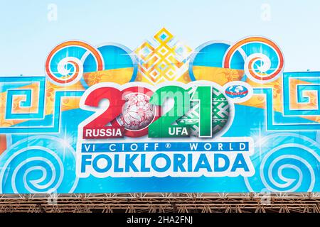 06. Juli 2021, Ufa, Russland: Konzertbühne während der kovidischen Pandemie beim Folkloriada-Festival Stockfoto