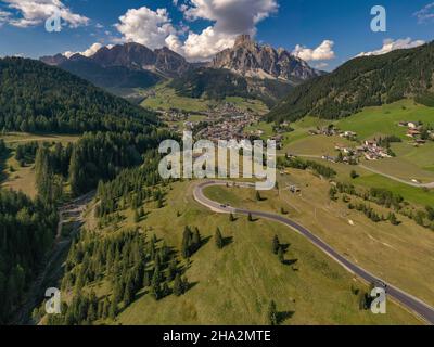 Luftaufnahme des Campo Longo Gebirgspasses in Italien Stockfoto