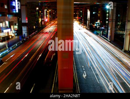 Leichte Wege auf der Straße in Tokio Stockfoto