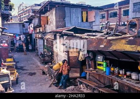 Slum-Wohnungs- und Kleinstadtstadt in Tondo, im Zentrum von Manila, Philippinen Stockfoto