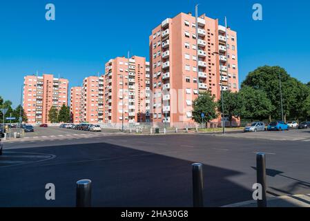 Typische moderne Gebäude in einer Stadt in Norditalien. Quarto Oggiaro Stockfoto