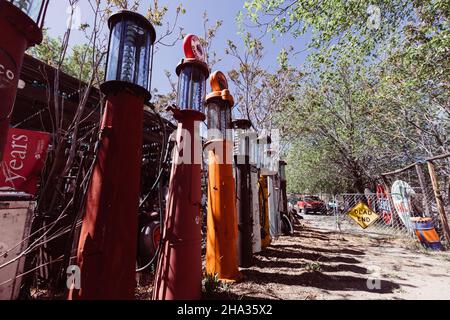 Embudo, NM, New Mexico, Classical Gas Museum, im Besitz von Johny Meier : Alte Gaspumpen Stockfoto