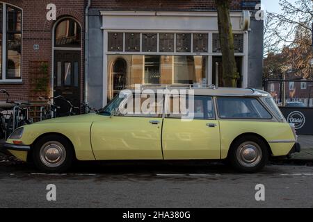 Oldtimer-Fahrzeug Von Amsterdam, Niederlande 8-12-2021 Stockfoto