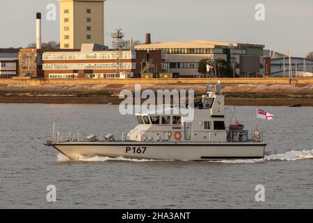 Das in der Solent operierende Patrouillenschiff HMS Exploit der Archer-Klasse. Stockfoto