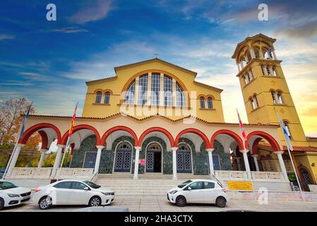 LARISSA, GRIECHENLAND - 06. Dezember 2021: Orthodoxe Kirche von Agios Achillios, Metropolis von Larissa, Griechenland Stockfoto