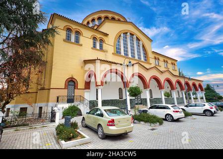 LARISSA, GRIECHENLAND - 06. Dezember 2021: Orthodoxe Kirche von Agios Achillios, Metropolis von Larissa, Griechenland Stockfoto