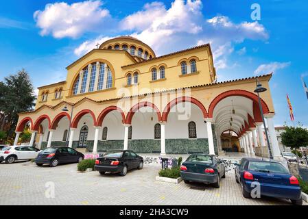 LARISSA, GRIECHENLAND - 06. Dezember 2021: Orthodoxe Kirche von Agios Achillios, Metropolis von Larissa, Griechenland Stockfoto