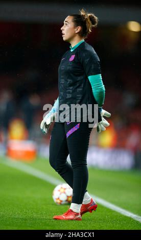 London, Großbritannien, 09. DEZEMBER:Catalina (Cata) Coll des FC Barcelona Femeni während des Vormatches während der Champions League Gruppe C der Frau Stockfoto