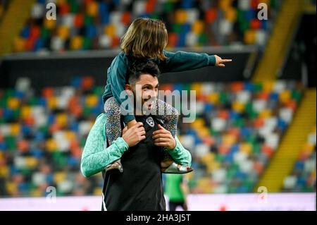 Friuli - Stadion Dacia Arena, Udine, Italien, 27. August 2021, Udineses Tolgay Arslan mit Tochter während des FC Udinese Calcio gegen Venezia (Porträts) - Stockfoto