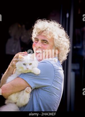 Film- und Fernsehregisseur Declan Lowney in seinem Haus in der Nähe von Brighton, East Sussex, Großbritannien. Stockfoto