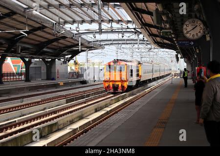 Diesel Electric Locomotive Train Run Test-Service für den Transport am neuen Bahnhof, Bangkok Thailand Stockfoto