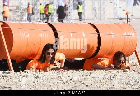 Kuwait-Stadt, Kuwait. 10th Dez 2021. Die Teilnehmer nehmen am 10. Dezember 2021 an einem Sarazenrennen in Kuwait-Stadt, Kuwait, Teil. Quelle: Asad/Xinhua/Alamy Live News Stockfoto