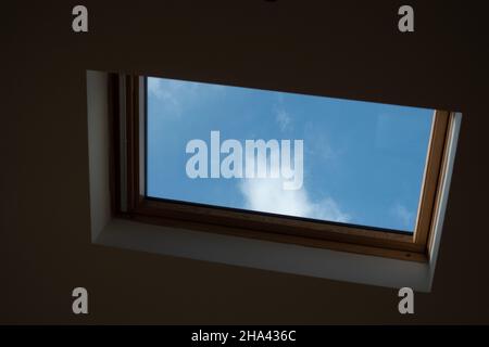 Deckenfenster von Velux Stockfoto