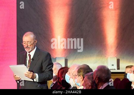 Madrid, Madrid, Spanien. 10th Dez 2021. Arturo Perez Reverte nimmt an der Gedenkveranstaltung zum 70th. Jahrestag der Vereinigung der spanischen Sprachakademien (ASALE) an der Königlichen Akademie am 10. Dezember 2021 in Madrid, Spanien Teil (Bildquelle: © Jack Abuin/ZUMA Press Wire) Stockfoto