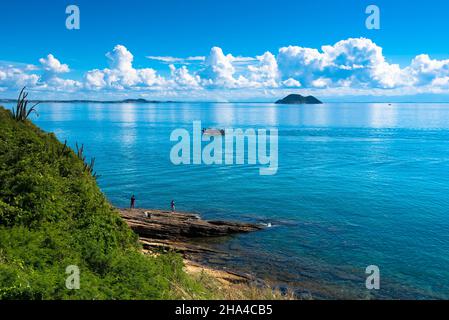 Blick auf Azeda Beach in Buzios an einem schönen Sommertag Stockfoto