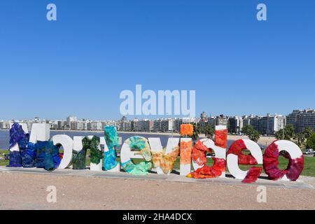 Montevideo-Poster auf den Ramblas von Montevideo. Stockfoto