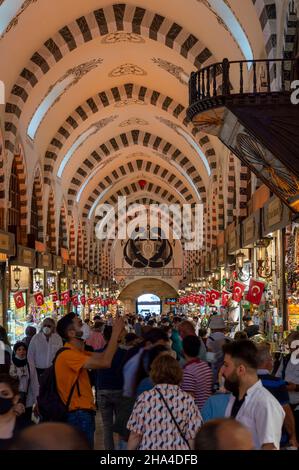 Istanbul, Türkei - 4. September 2021: Der große Basar von Istanbul, berühmter orientalischer Markt. Stockfoto