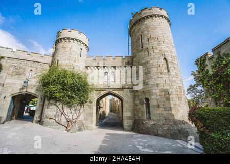 schuwalow Passage bei woronzow Palast in krim, russland. woronzow Palast ist eine der wichtigsten touristischen Attraktionen der krim. Historische Architektur der krim im Sommer. Stockfoto