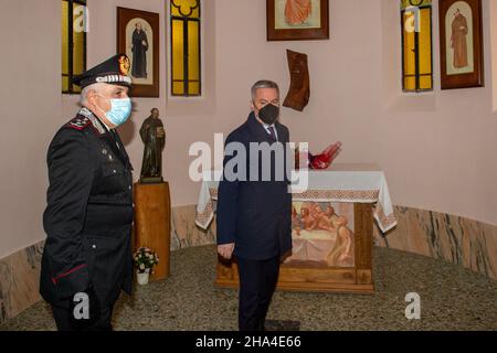 Rieti, Italien. 10th Dez 2021. Verteidigungsminister Lorenzo Guerini besucht die Carabinieri-Forstschule in Cittaducale, 10. Dezember 2021. (Bild: © Riccardo Fabi/Pacific Press via ZUMA Press Wire) Stockfoto