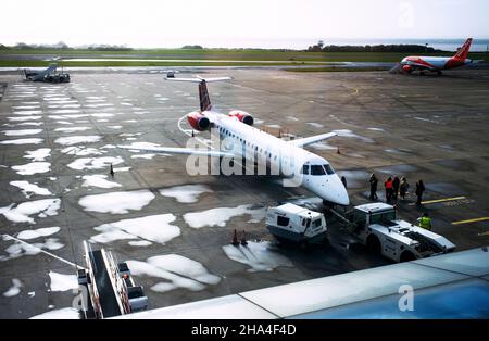 Flugzeugbeladung von Logainair am Liverpool John Lennon Airport Stockfoto