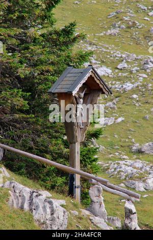 Feldkreuz auf der kuhalm bei eschenlohe, deutschland, bayern, oberbayern, Loisachtal, Herbst Stockfoto