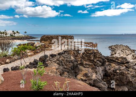 Bunte Liebesschlösser, Aussichtspunkt mirador en playa Flamingo, playa blanca, lanzarote, Kanaren, kanarische Inseln, spanien, europa Stockfoto