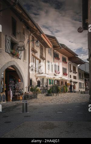 Gruyeres altes Stadthaus und Straßen Stockfoto