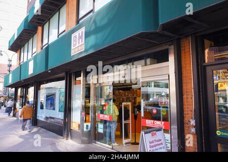 Außenansicht von B&H Photo Video-Electronics und Camera Store an der 420 9th Avenue und W 34th Street.Manhattan.New York City.New York.USA Stockfoto