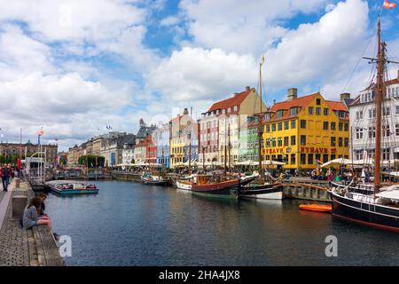 Kopenhagen, Koebenhavn: Nyhavn (New Harbour) Waterfront, Canal and Entertainment District, in , Zealand, Sealand, Sjaelland, Dänemark Stockfoto