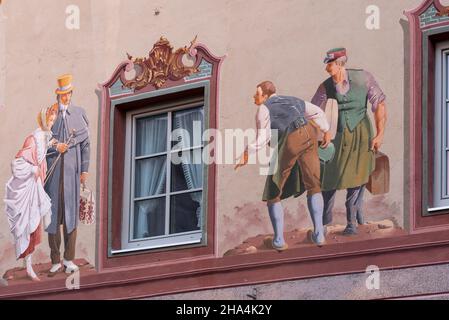 Historische Fassadenmalerei auf obermarkt, mittenwald, oberbayern, bayern, deutschland Stockfoto