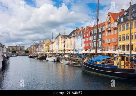 Kopenhagen, Koebenhavn: Nyhavn (New Harbour) Waterfront, Canal and Entertainment District, in , Zealand, Sealand, Sjaelland, Dänemark Stockfoto