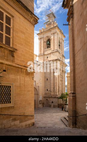 Glockenturm der St. Lawrence Kirche in Vittoriosa, Malta, Europa. Eine der drei Städte in Malta Stockfoto