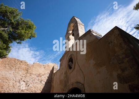 Die venetielle Burg von fortezza wurde auf einem Hügel namens paleokastro am Meer im Herzen der malerischen Stadt rethymno, kreta, Griechenland, erbaut Stockfoto