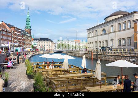 Kopenhagen, Koebenhavn: canal at Gammel Strand, Restaurant, Nikolaj Contemporary Art Center (Nikolaj Kunsthal) in der ehemaligen St. Nicholkirche, in , Zea Stockfoto