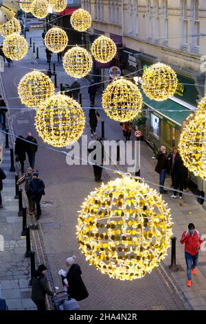 Villiers Street, London, Großbritannien. 10th Dez 2021. Weihnachtsbeleuchtung an der Villiers Street, Embankment in London. Kredit: Matthew Chattle/Alamy Live Nachrichten Stockfoto