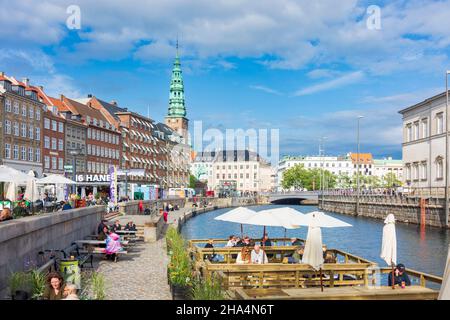 Kopenhagen, Koebenhavn: canal at Gammel Strand, Restaurant, Nikolaj Contemporary Art Center (Nikolaj Kunsthal) in der ehemaligen St. Nicholkirche, in , Zea Stockfoto