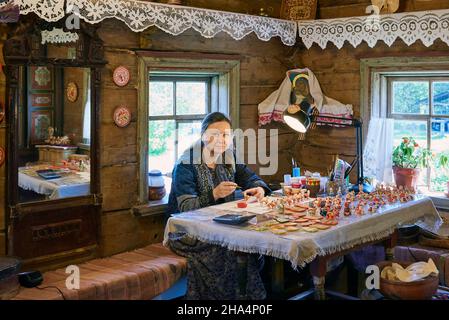 Holzkunst im Museumsdorf Verkhnije Mandrogi am Fluss SWIR, Mittlerer SWIR, Lenin-Wolga-Ostsee-Kanal, Leningrader Gebiet, Russland, Europa Stockfoto