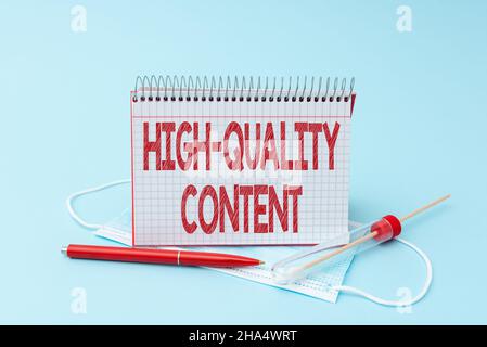 Hand schreiben Zeichen hohe Qualität Inhalt. Business Approach Website ist nützlich informativ Engagement für das Publikum schriftlich wichtige medizinische Hinweise Stockfoto