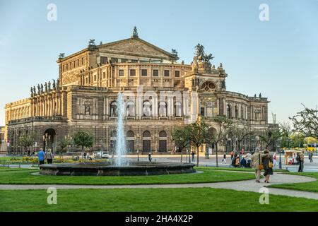 Dresden Semperoper im Sommer, Sachsen, Deutschland. Stockfoto