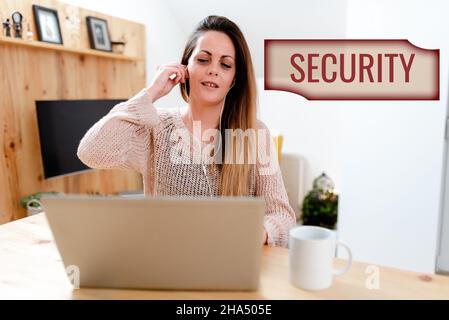 Handschriftsschild Sicherheit. Wort geschrieben über Maßnahmen getroffen, um sichere Qualität oder Zustand des sicheren Internet-Video-Chat-Konzept, Abstract Long Stockfoto