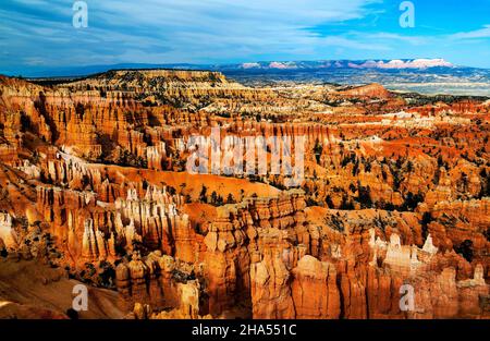 Sunset Point bietet einen Blick auf einige der berühmtesten und atemberaubendsten Hoodoos des Bryce Canyon, den Bryce Canyon National Park, Utah Stockfoto