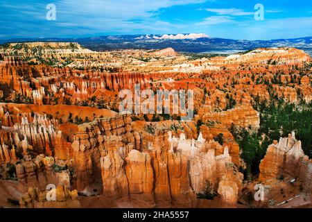 Sunset Point bietet einen Blick auf einige der berühmtesten und atemberaubendsten Hoodoos des Bryce Canyon, den Bryce Canyon National Park, Utah Stockfoto