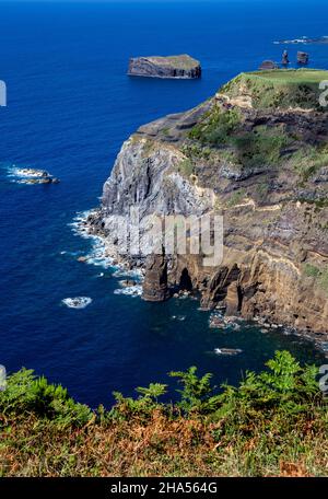 Westküste der Insel São Miguel, Azoren, Açores, Portugal, Europa. Blick vom Miradouro da Ponta do Escalvado. Stockfoto