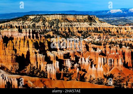 Sunset Point bietet einen Blick auf einige der berühmtesten und atemberaubendsten Hoodoos des Bryce Canyon, den Bryce Canyon National Park, Utah Stockfoto