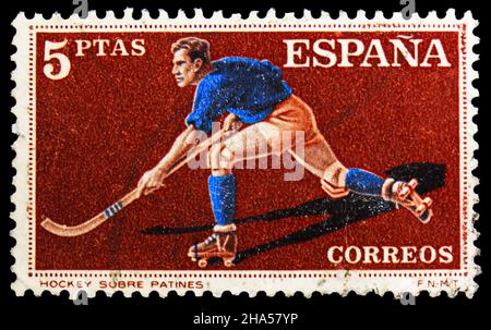 MOSKAU, RUSSLAND - 4. NOVEMBER 2021: In Spanien gedruckte Briefmarke zeigt Rollhockey, Sportserie, um 1960 Stockfoto